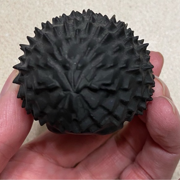 COPY - Black obsidian hedgehog approximately 2.25” x 2” across - Picture 7 of 8